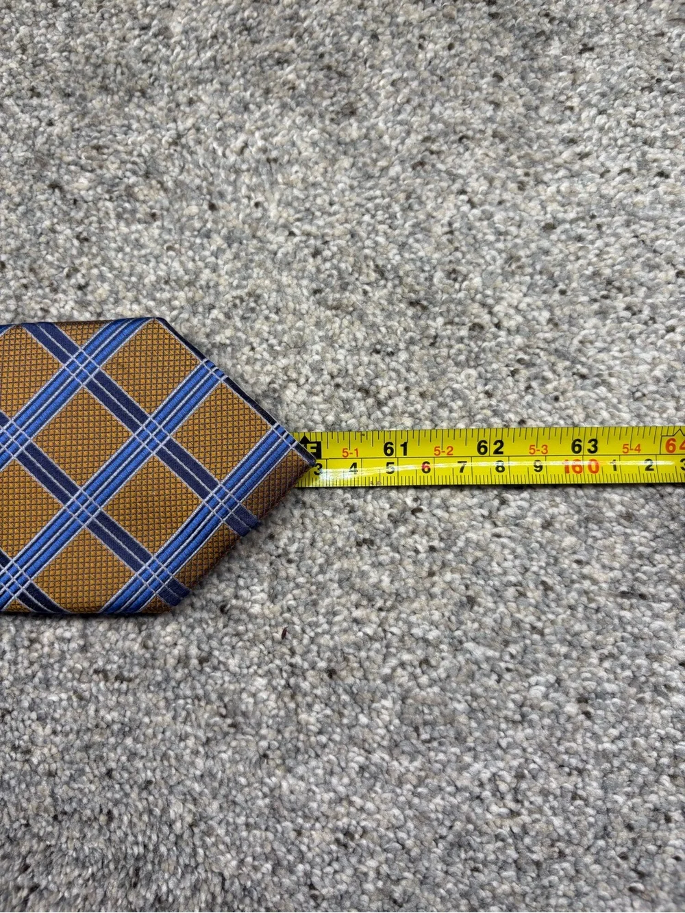 Jos. A. Bank Reserve Men's Silk Tie Gold and Blue Striped Made In China 60 X 3.5